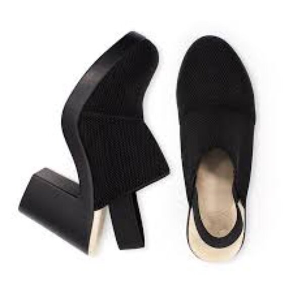 Debi - Picture 2 of 4